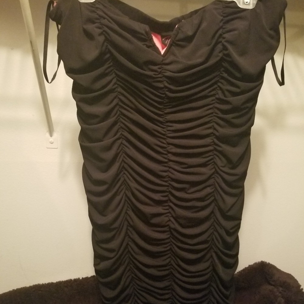 Black bodycon dress